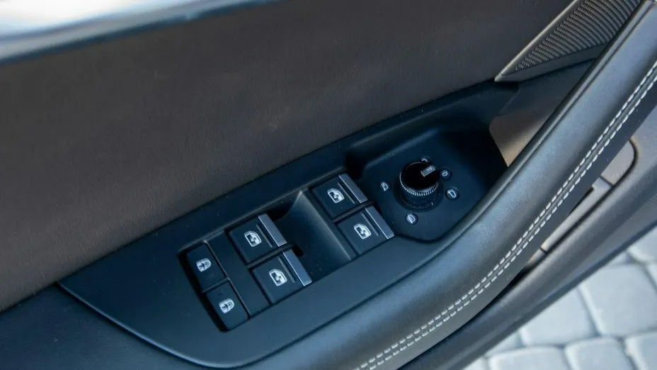 AUDI S6 Avant -