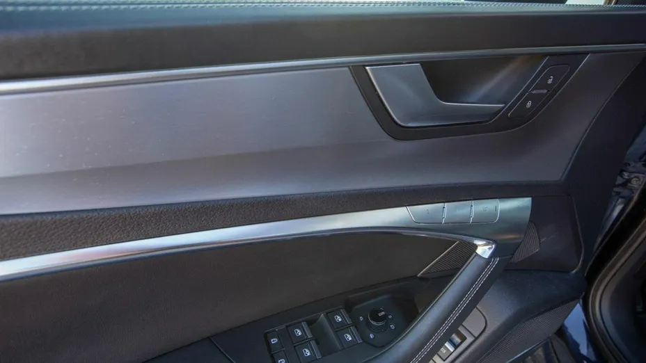 AUDI S6 Avant -