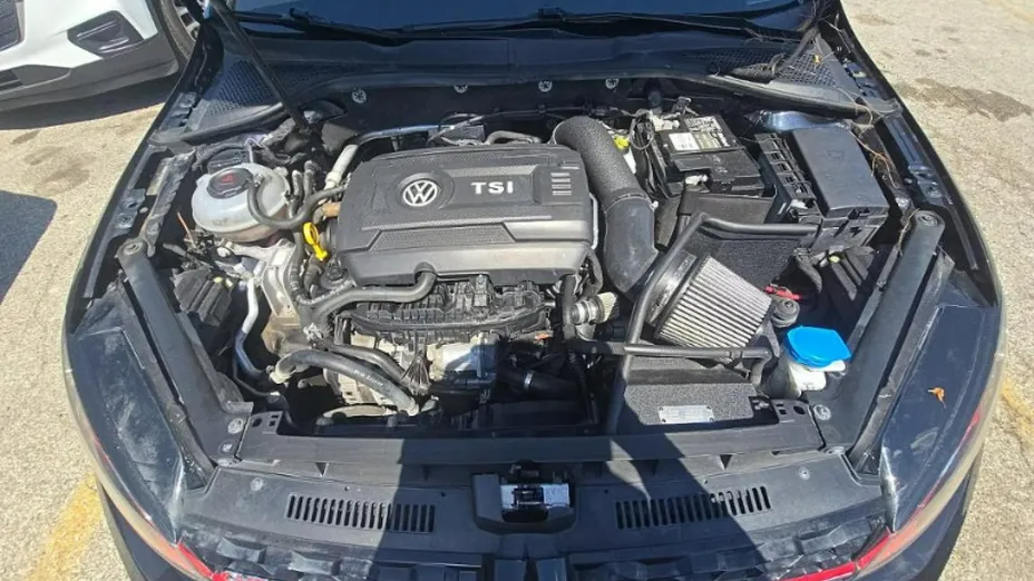 VOLKSWAGEN Golf -