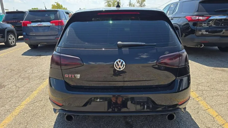 VOLKSWAGEN Golf -