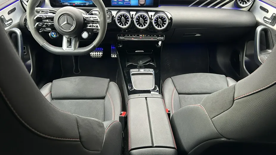 MERCEDES-BENZ CLA -
