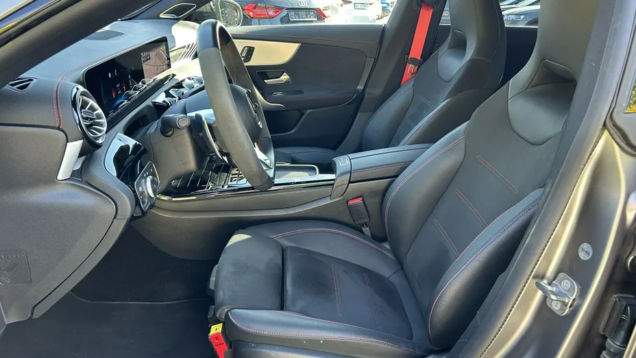 MERCEDES-BENZ CLA -