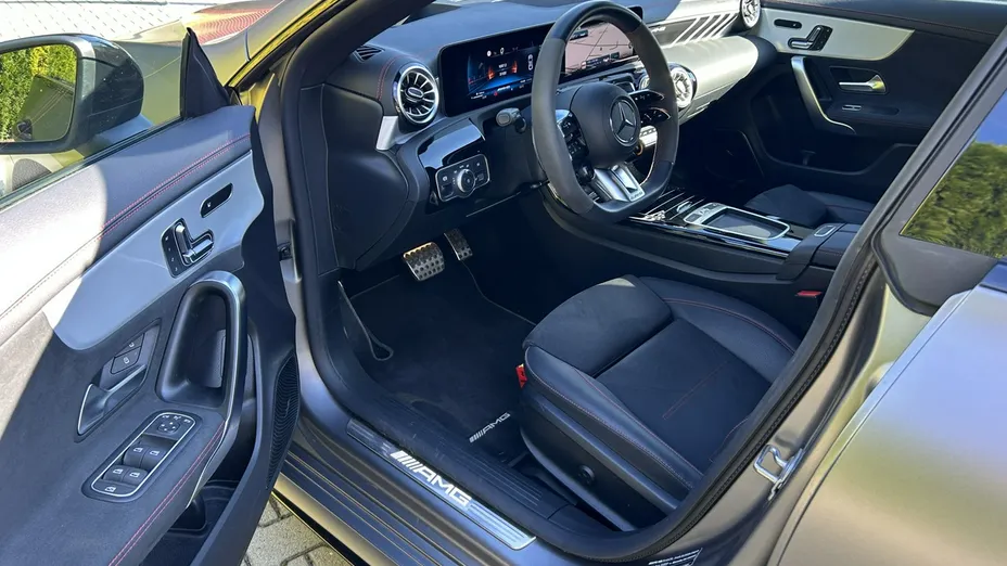 MERCEDES-BENZ CLA -