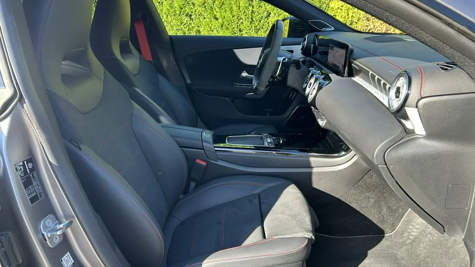 MERCEDES-BENZ CLA -