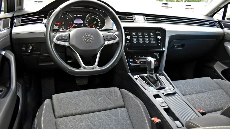 VOLKSWAGEN Passat -