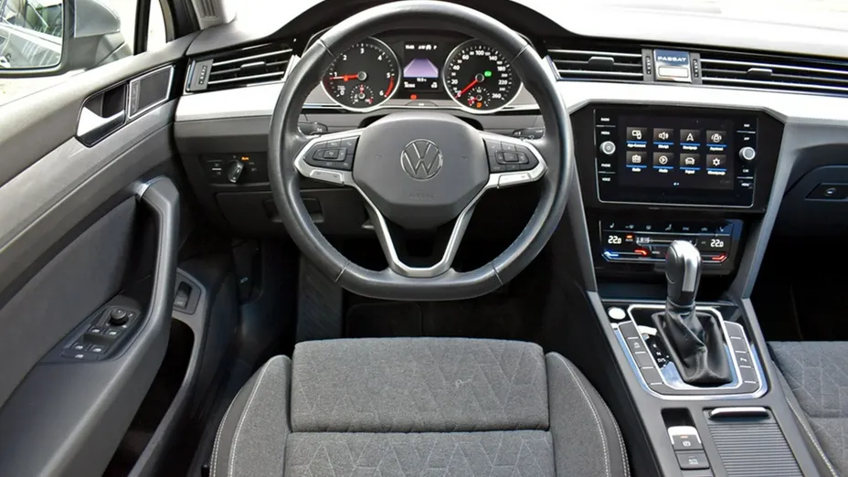 VOLKSWAGEN Passat -
