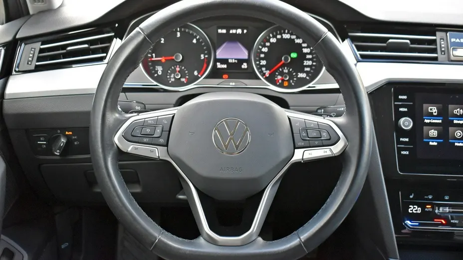 VOLKSWAGEN Passat -