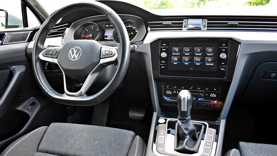 VOLKSWAGEN Passat -