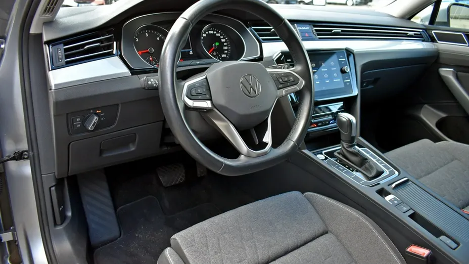 VOLKSWAGEN Passat -