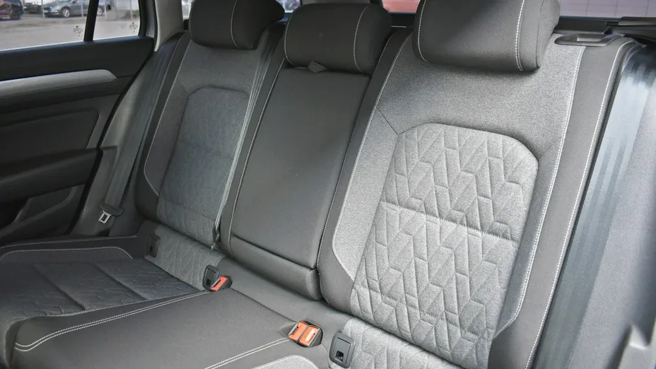 VOLKSWAGEN Passat -