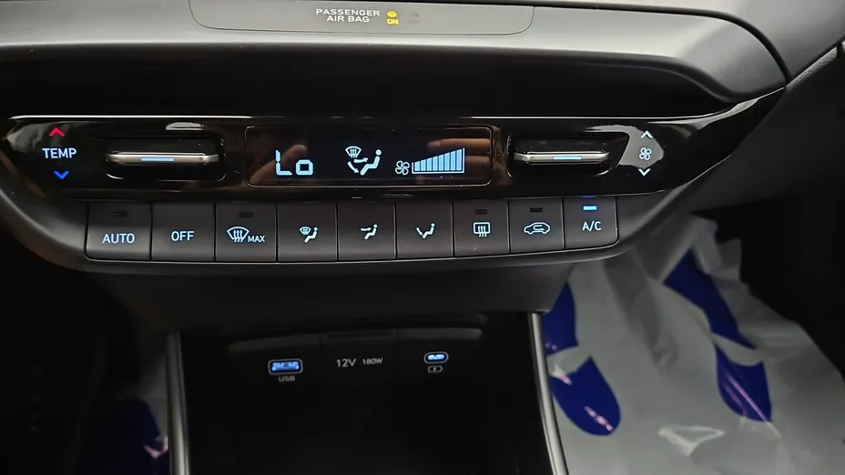 HYUNDAI i20 -