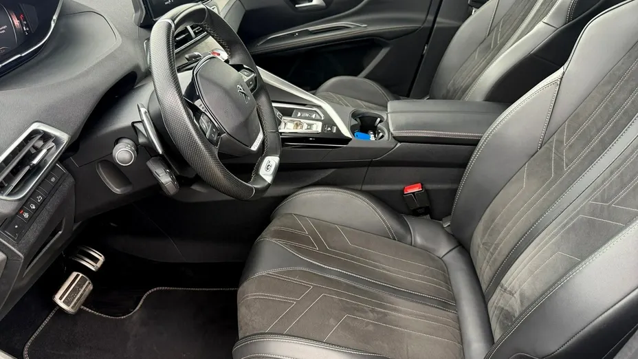 PEUGEOT 5008 -