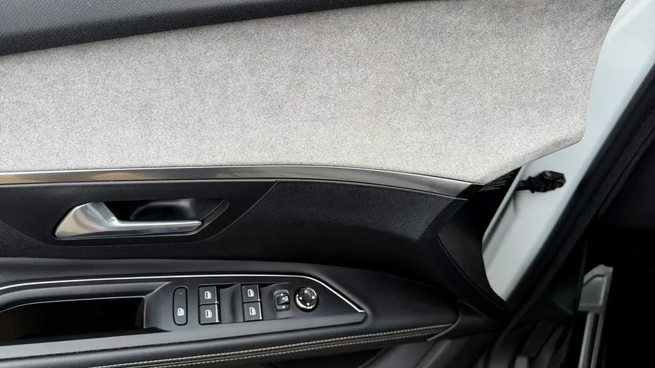 PEUGEOT 5008 -