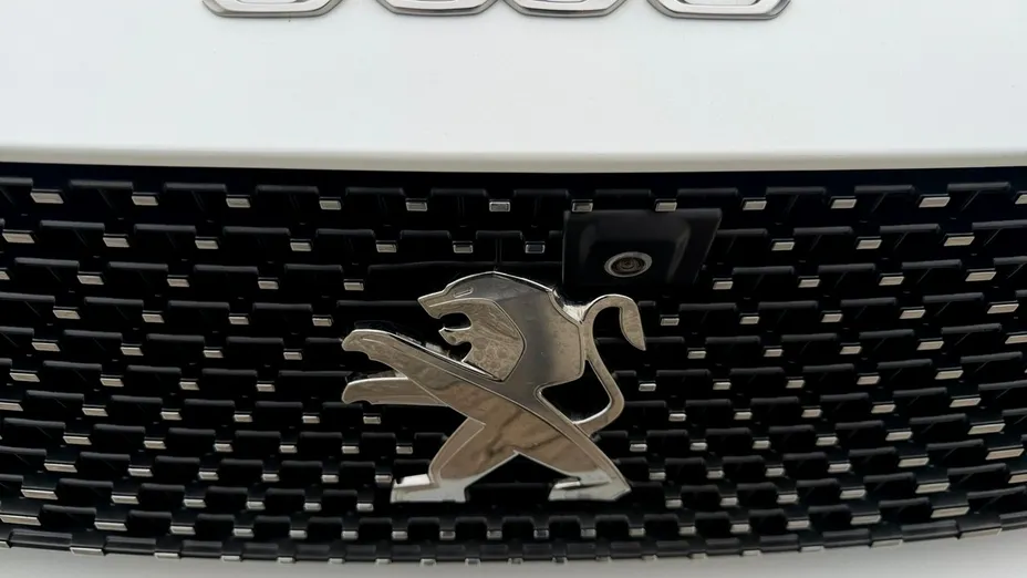 PEUGEOT 5008 -