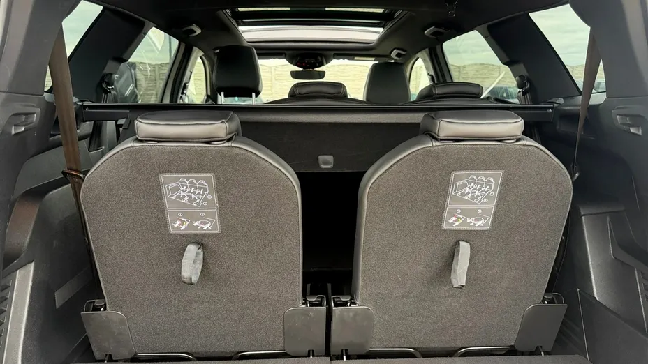 PEUGEOT 5008 -
