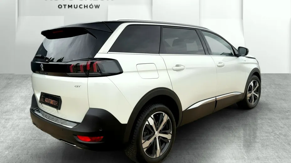 PEUGEOT 5008 -