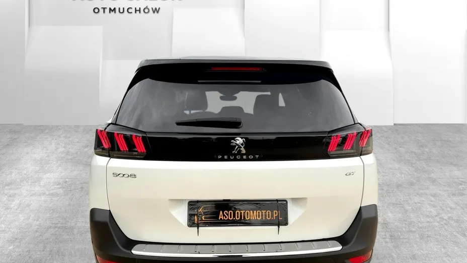 PEUGEOT 5008 -