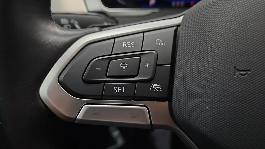 VOLKSWAGEN Passat -