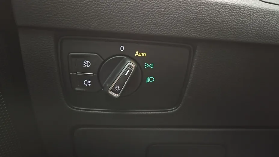 VOLKSWAGEN Passat -