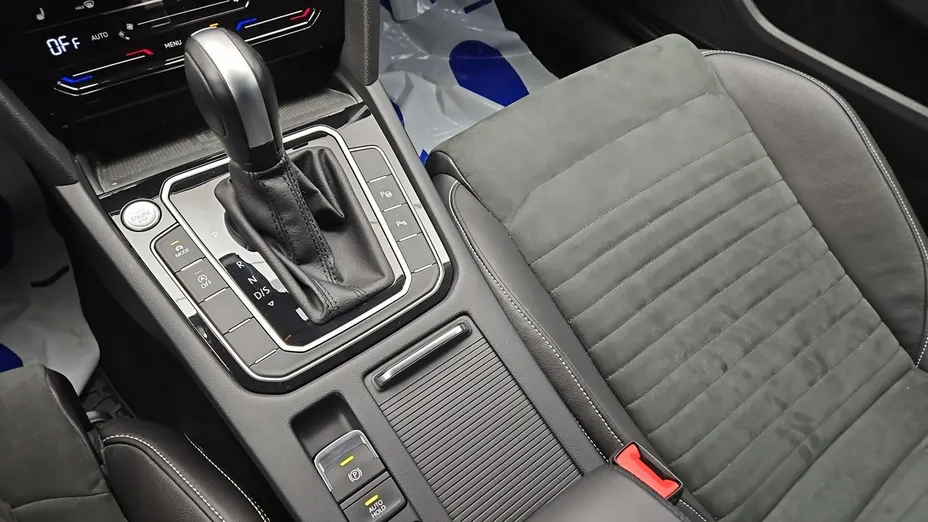 VOLKSWAGEN Passat -