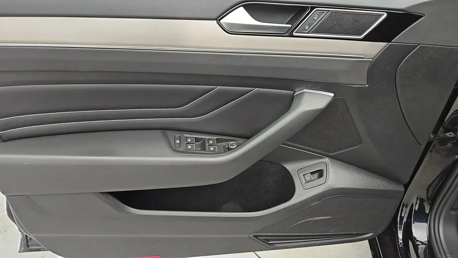 VOLKSWAGEN Passat -