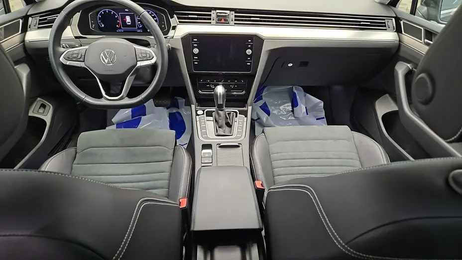 VOLKSWAGEN Passat -