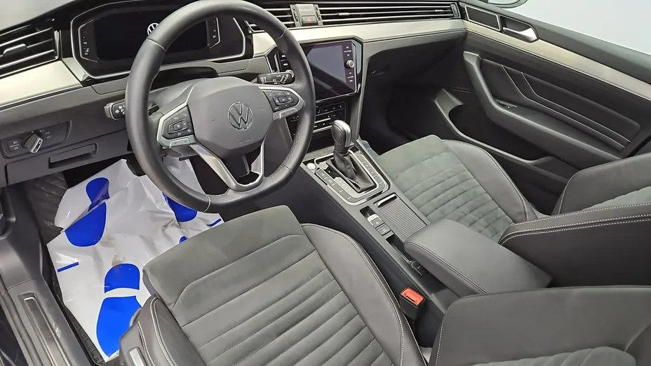 VOLKSWAGEN Passat -