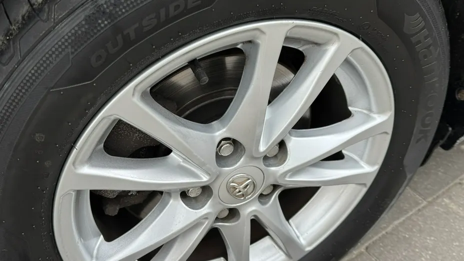 TOYOTA Avensis -