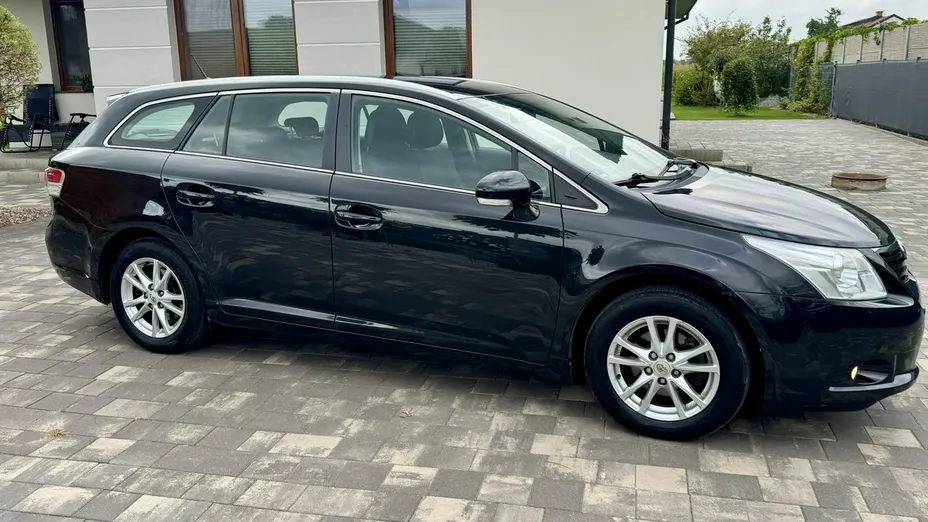 TOYOTA Avensis -