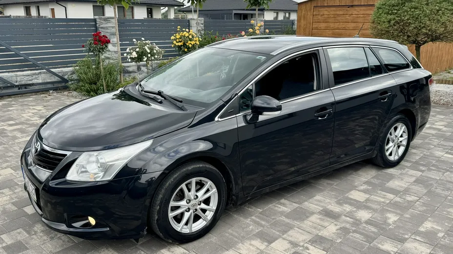 TOYOTA Avensis -