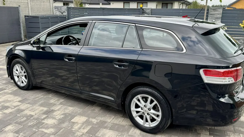 TOYOTA Avensis -
