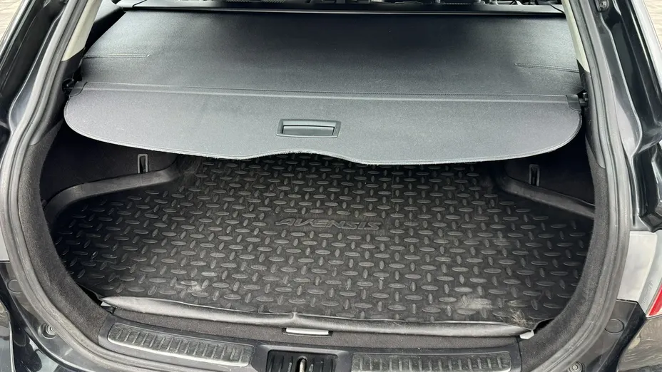 TOYOTA Avensis -