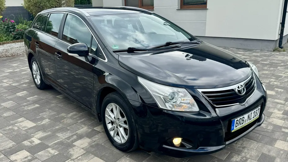 TOYOTA Avensis -