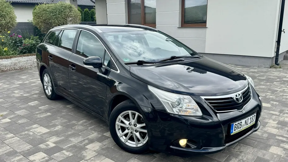 TOYOTA Avensis -