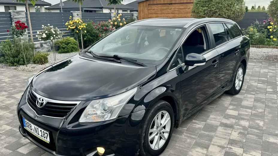 TOYOTA Avensis -