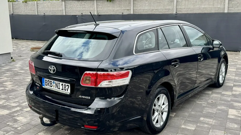 TOYOTA Avensis -