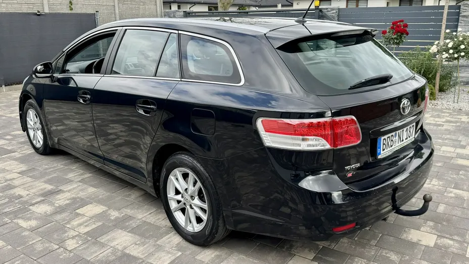 TOYOTA Avensis -