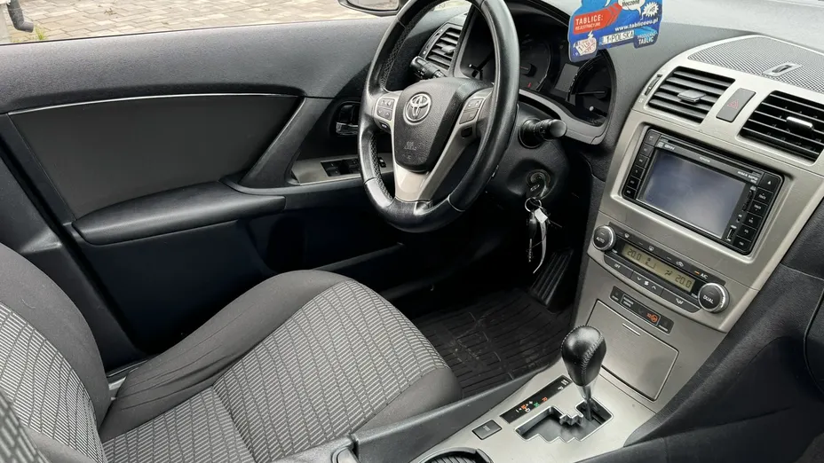 TOYOTA Avensis -
