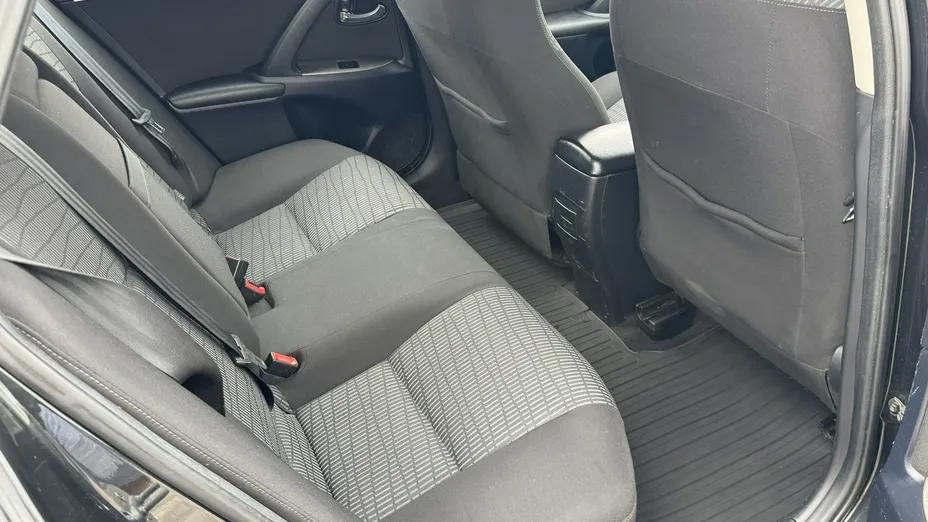TOYOTA Avensis -