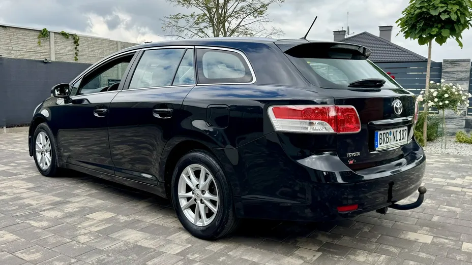 TOYOTA Avensis -