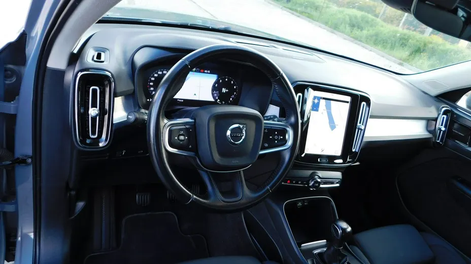 VOLVO XC40 -
