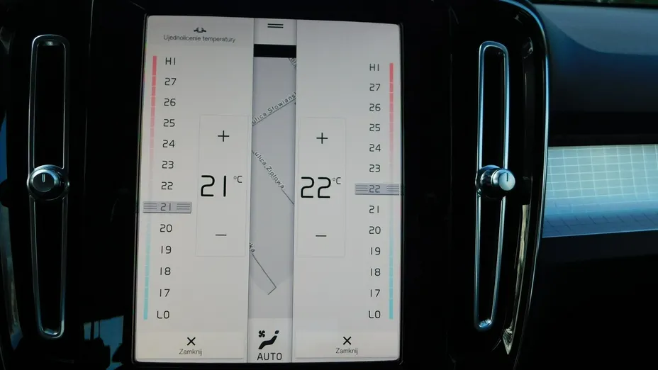 VOLVO XC40 -