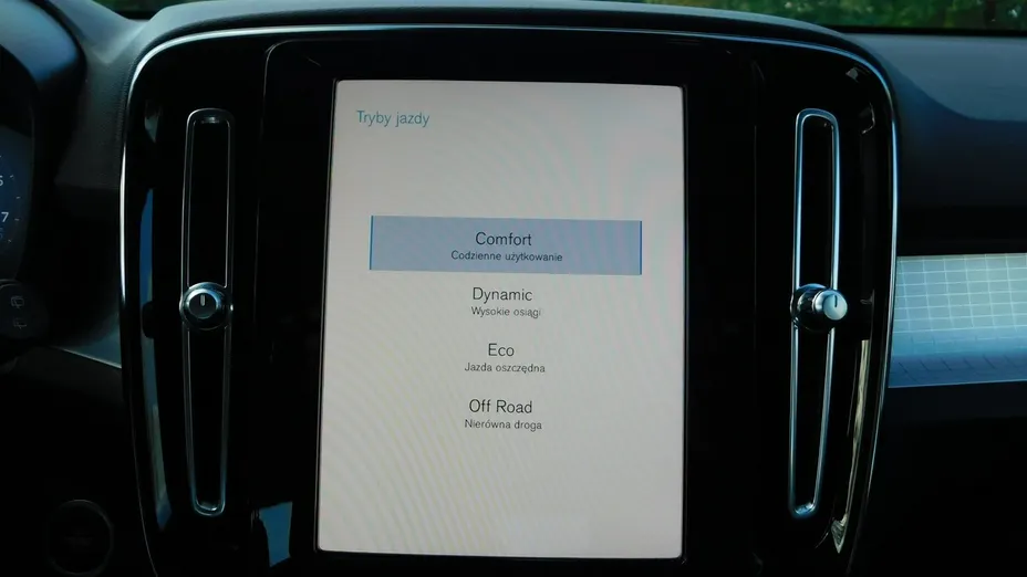 VOLVO XC40 -