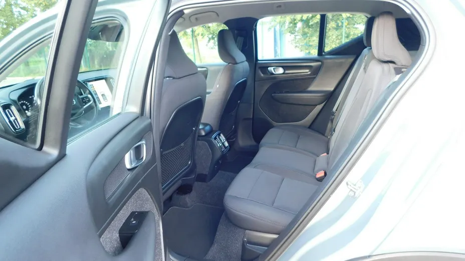 VOLVO XC40 -