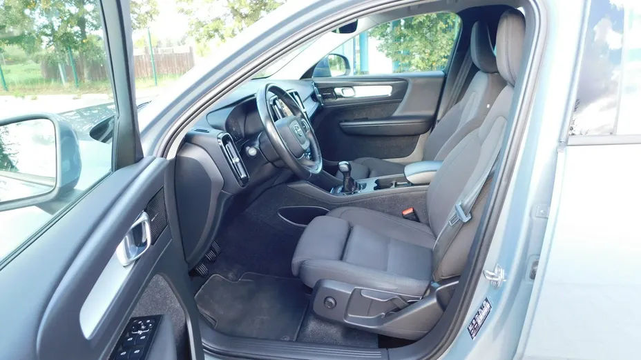 VOLVO XC40 -