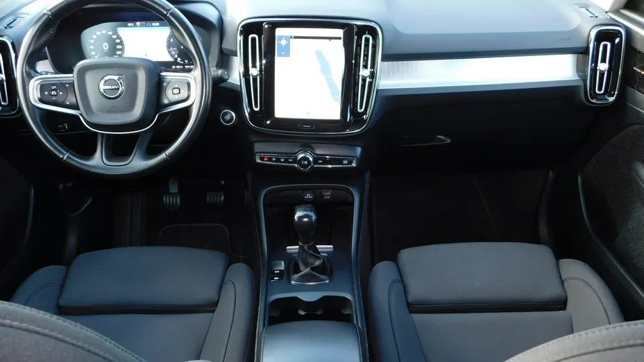 VOLVO XC40 -
