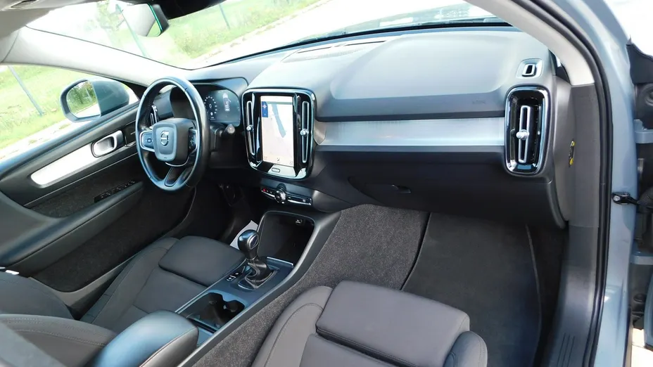 VOLVO XC40 -