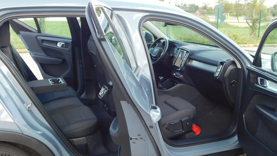 VOLVO XC40 -