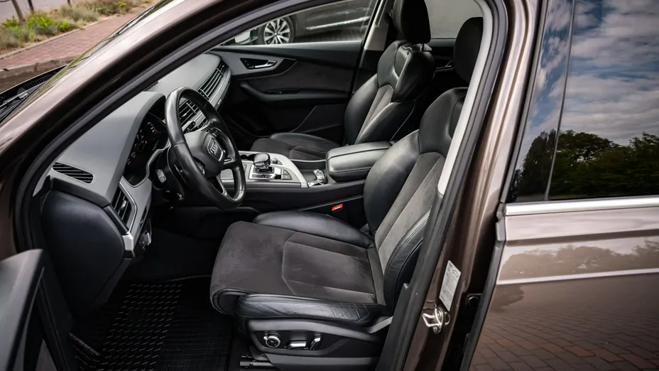 AUDI Q7 -