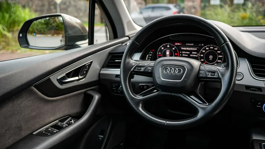 AUDI Q7 -